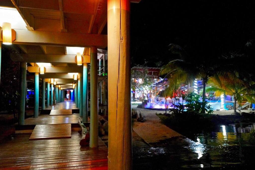 The Dock Resort Over Water Retreat Вест-Энд Экстерьер фото