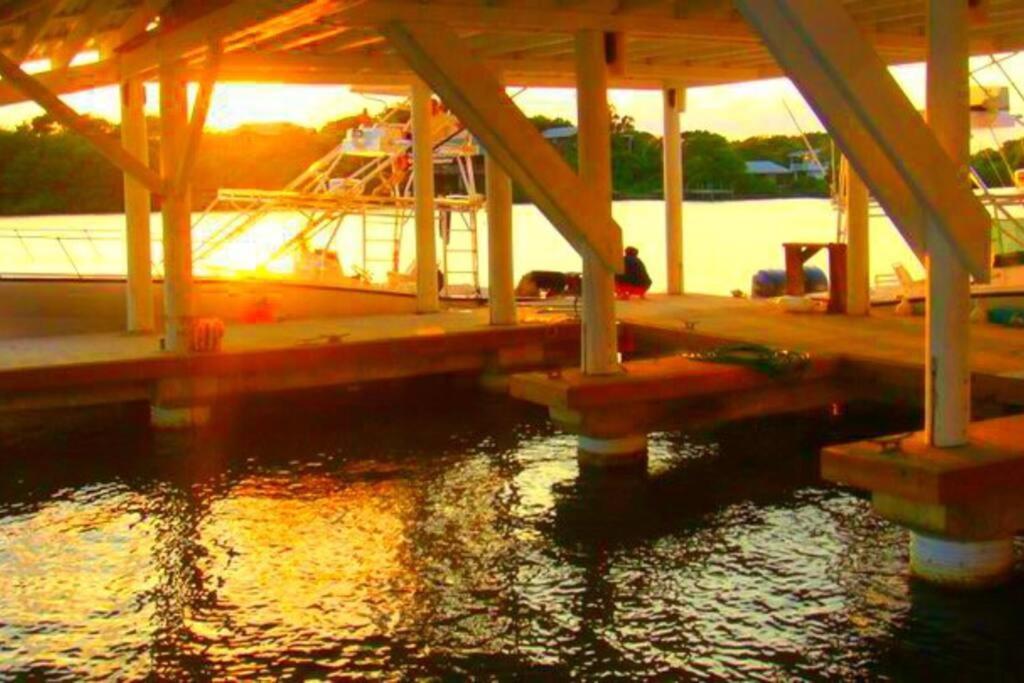 The Dock Resort Over Water Retreat Вест-Энд Экстерьер фото