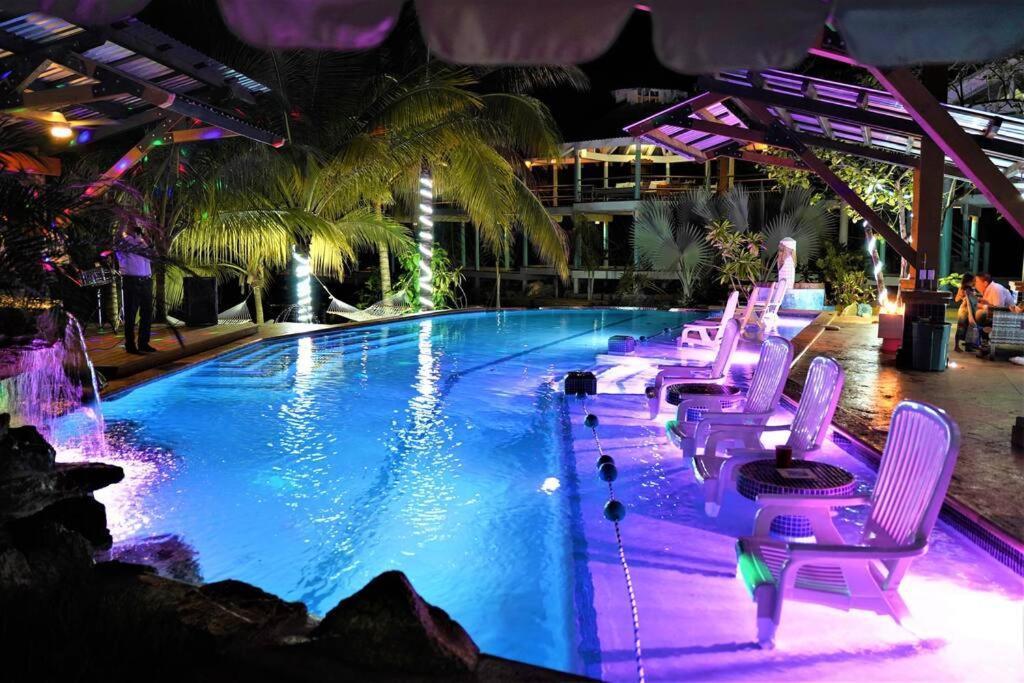 The Dock Resort Over Water Retreat Вест-Энд Экстерьер фото