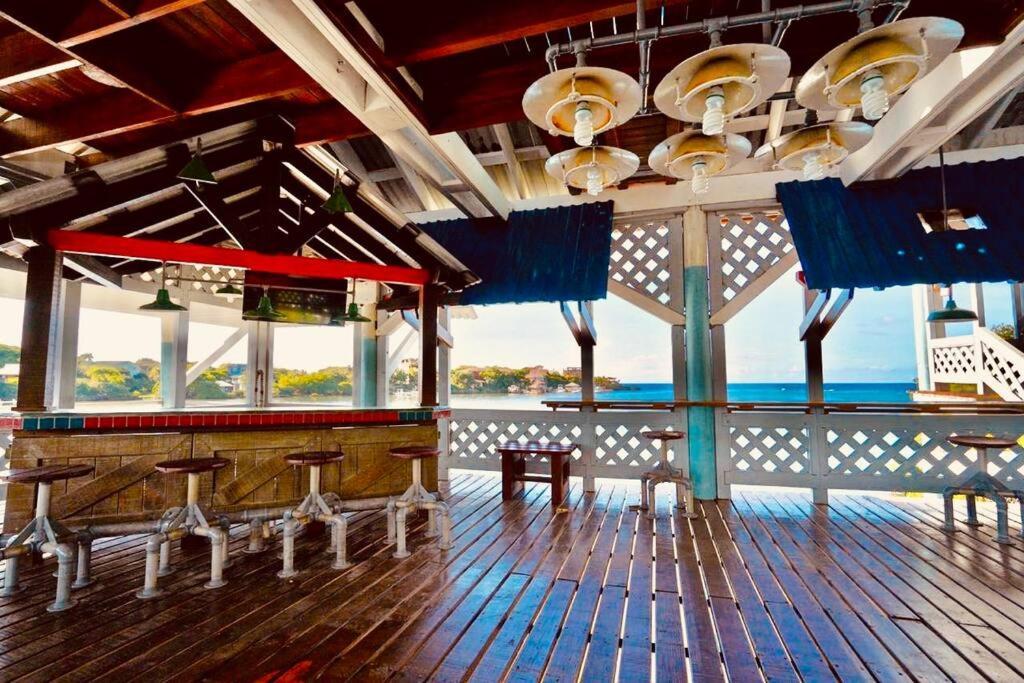 The Dock Resort Over Water Retreat Вест-Энд Экстерьер фото